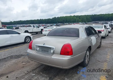 2003 Lincoln Town Car Executive из США, поврежденный, VIN 1LNHM81W43Y700694